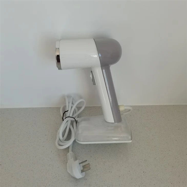 Handy Clothes Steamer